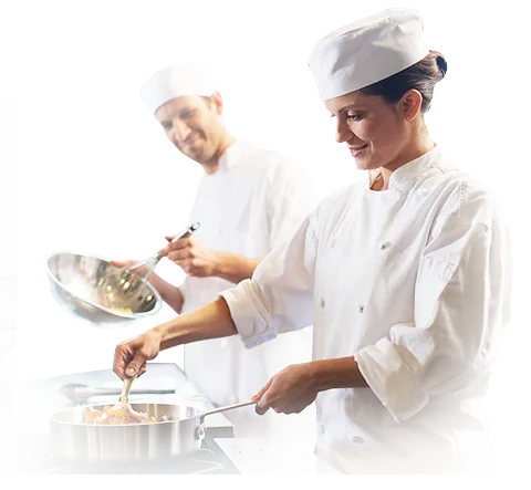 Chefs de D'Mona preparando alimentos